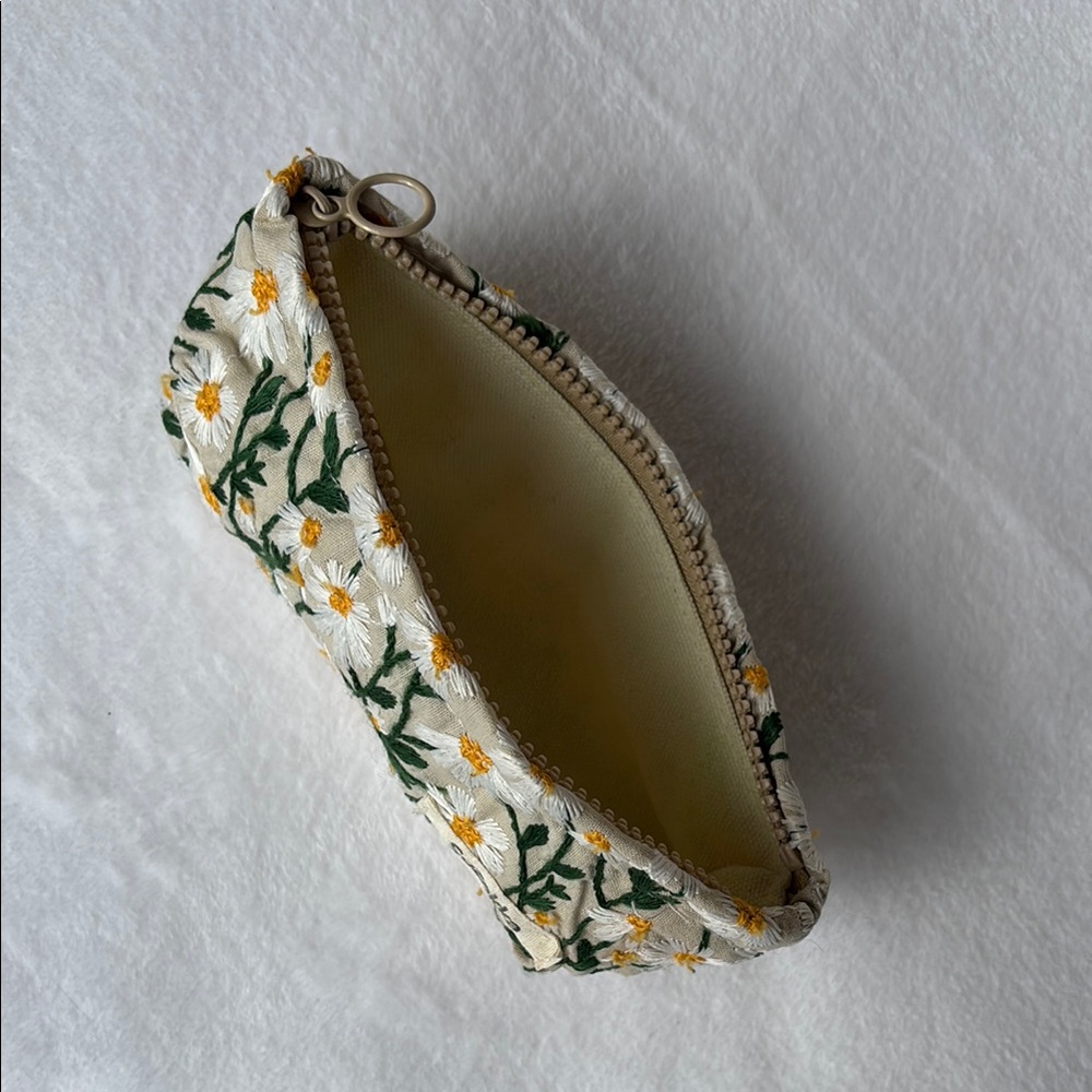 Sozakka Floral Embroidered Pouch - Picture 4 of 8